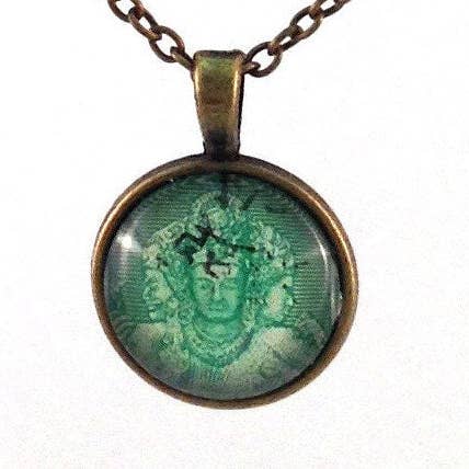 Collier Elephanta 1949 - Bijoux timbre-poste - Collier timbre-poste vintage - Fini bronze antique pour la vente par Postage Stamp Jewelry