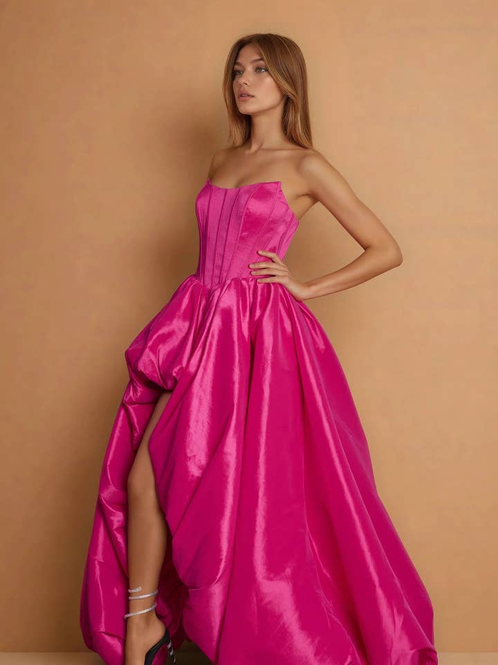 Korsett-Abendkleid mit High-Low-Saum, Vorderöffnung und Ballonrock für den Großhandel von Kos Couture