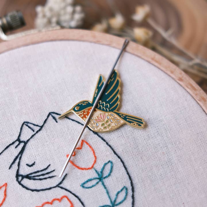 Justine Gilbuena - Wholesale Embroidery/Cross Stitch Supplies - Hummingbird Needle Minder ✦ with clear bag ✦1