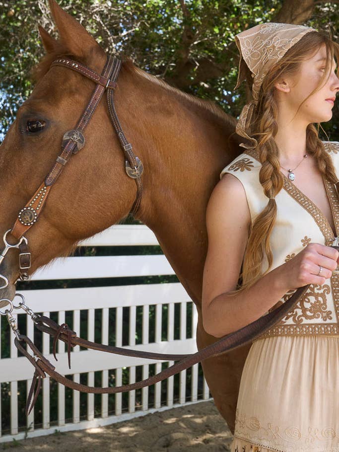 Blu Pepper - Wholesale Outerwear Vest - Women's - EMBROIDERY DETAIL FRONT TIE SLEEVELESS VEST 10