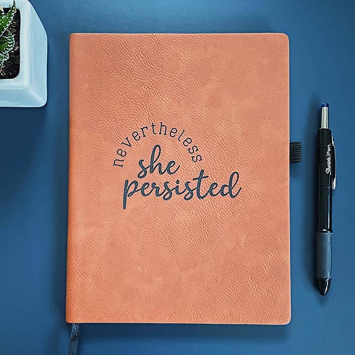 Engraved Journal — toch bleef ze volhouden voor wholesale door Emerald and Clay