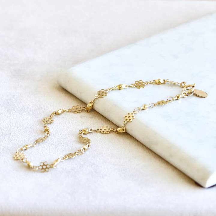 Bracelet de cheville Daisy Gold pour la vente par Vi Ling Designs