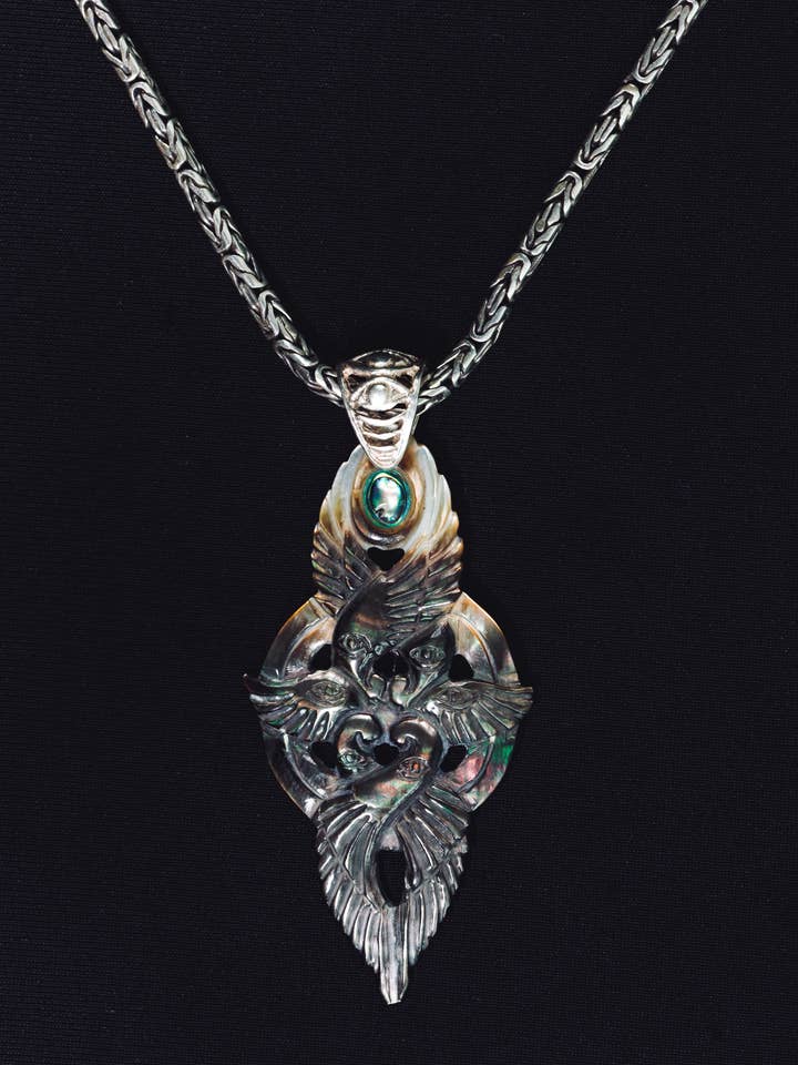 Pendentif Seraphim Ganesha - Nacre foncée pour la vente par Liquid Fire Mantra