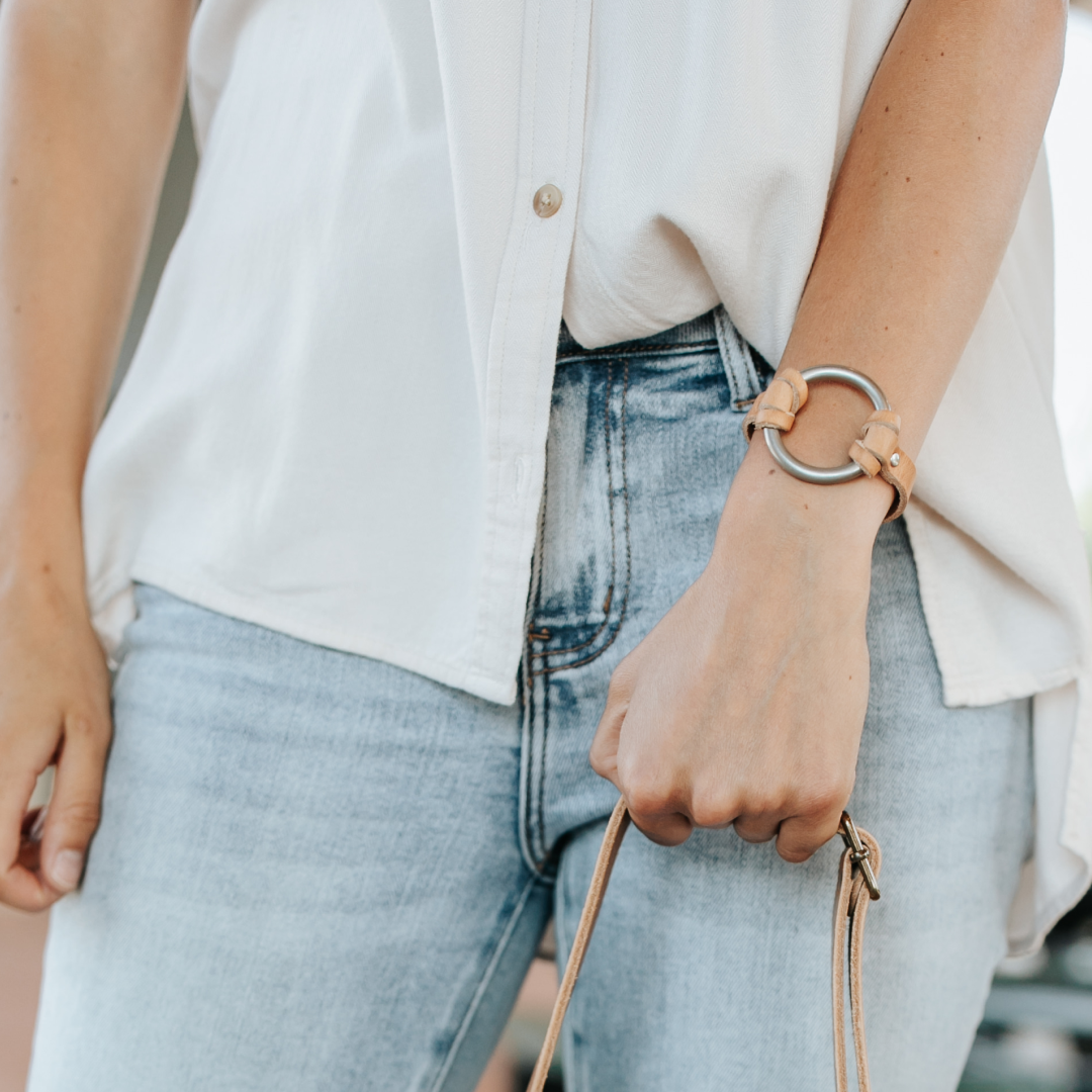 Range Leather Co. - Vente Bracelet jonc - Bracelet en cuir Chinati à anneau torique d'inspiration équestre18