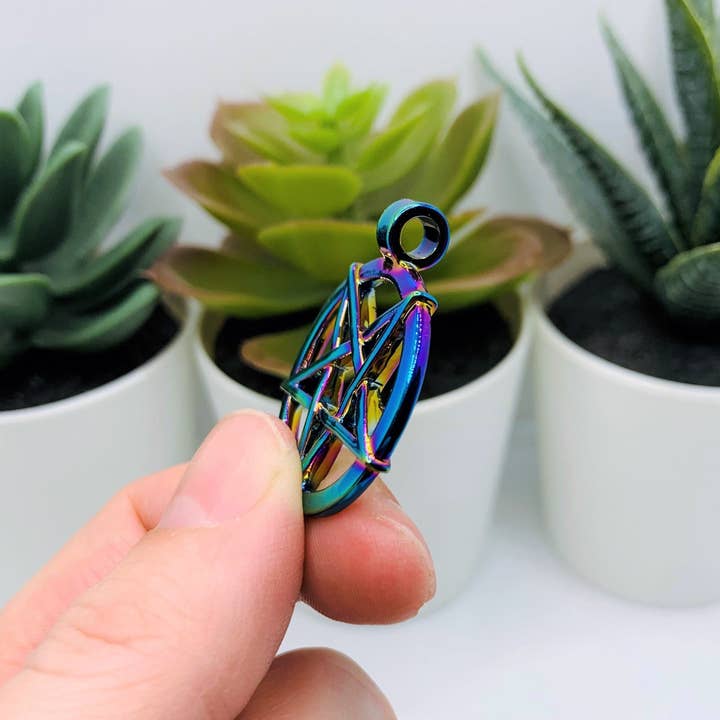 Guerrilla Charm - Wholesale Individual Charm/Pendant - Large Titanium Oil Slick Colored Pentagram Pendants, 33x27mm2