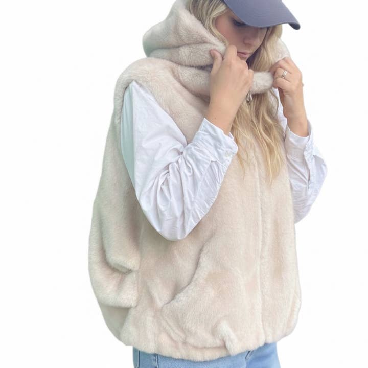 Chaleco con capucha de piel sintética de visón de tacto real para venta al por mayor de Ellison+Young