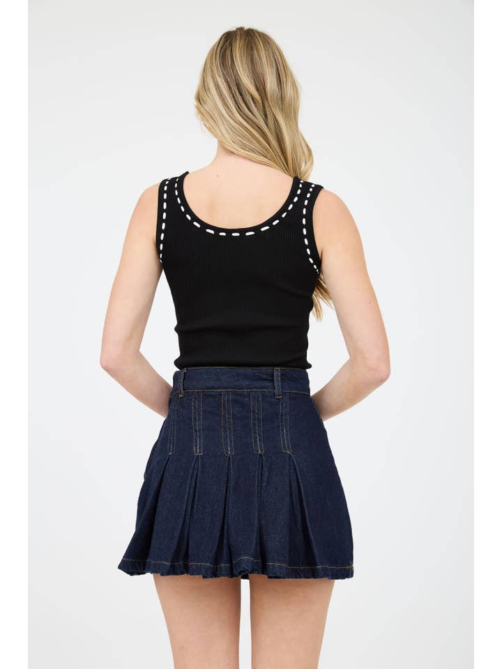 The Workshop Studio – Engroshandel Strikket top - Dame – SCOOP-UDSKÆRING FORAN BIND SWEATER STRIKKET TANKTOP1