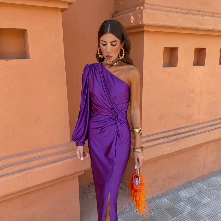 9724 Long plain dress and other Purchase Wholesale abiti donna. Free Returns & Net 60 Terms on Faire trending on Faire.