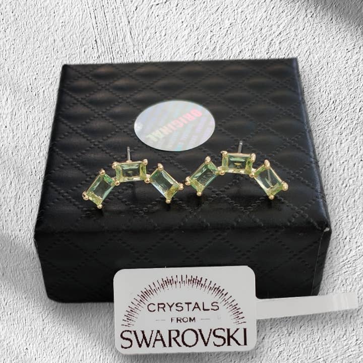 Originale Swarovski smaragdgrønne øreringe med kubisk zirkonia for engroshandel hos HTB