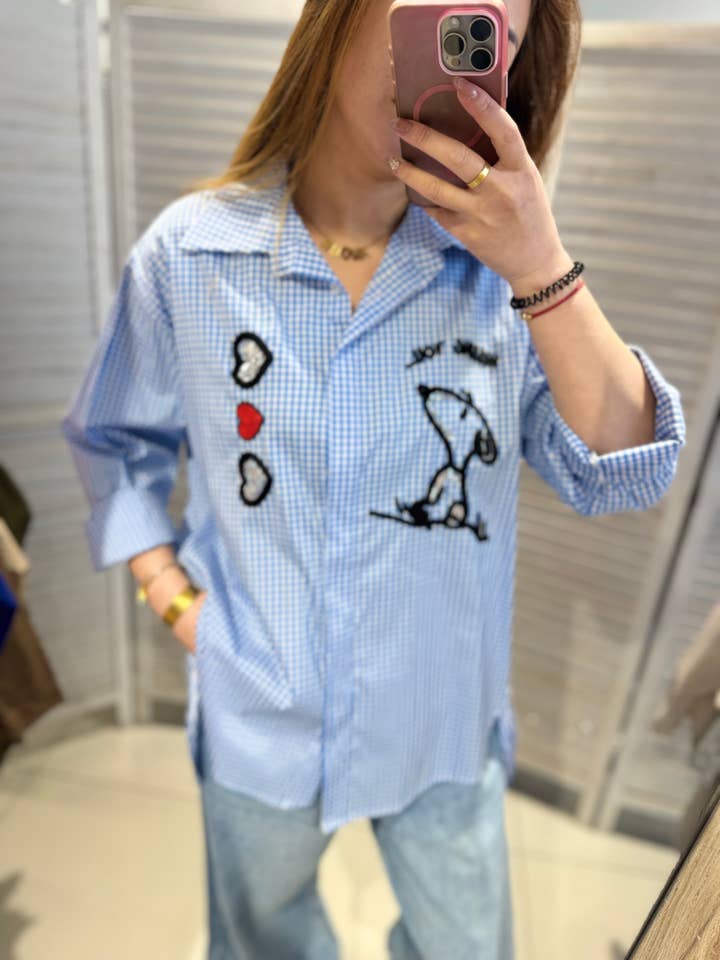 VICTORIA&ISAAC - Wholesale Button Down Shirt - Women's - Oversized embroidered shirt with heart and character motif1