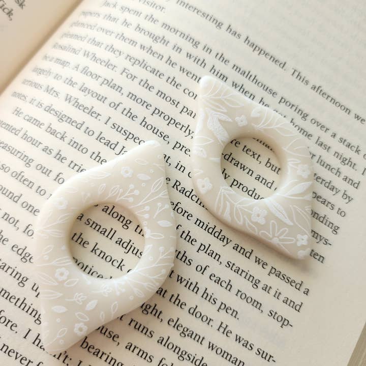 Thea & Grace - Wholesale Bookmark - POLYMER CLAY BOOK PAGE HOLDER | FLORAL PAGE HOLDER