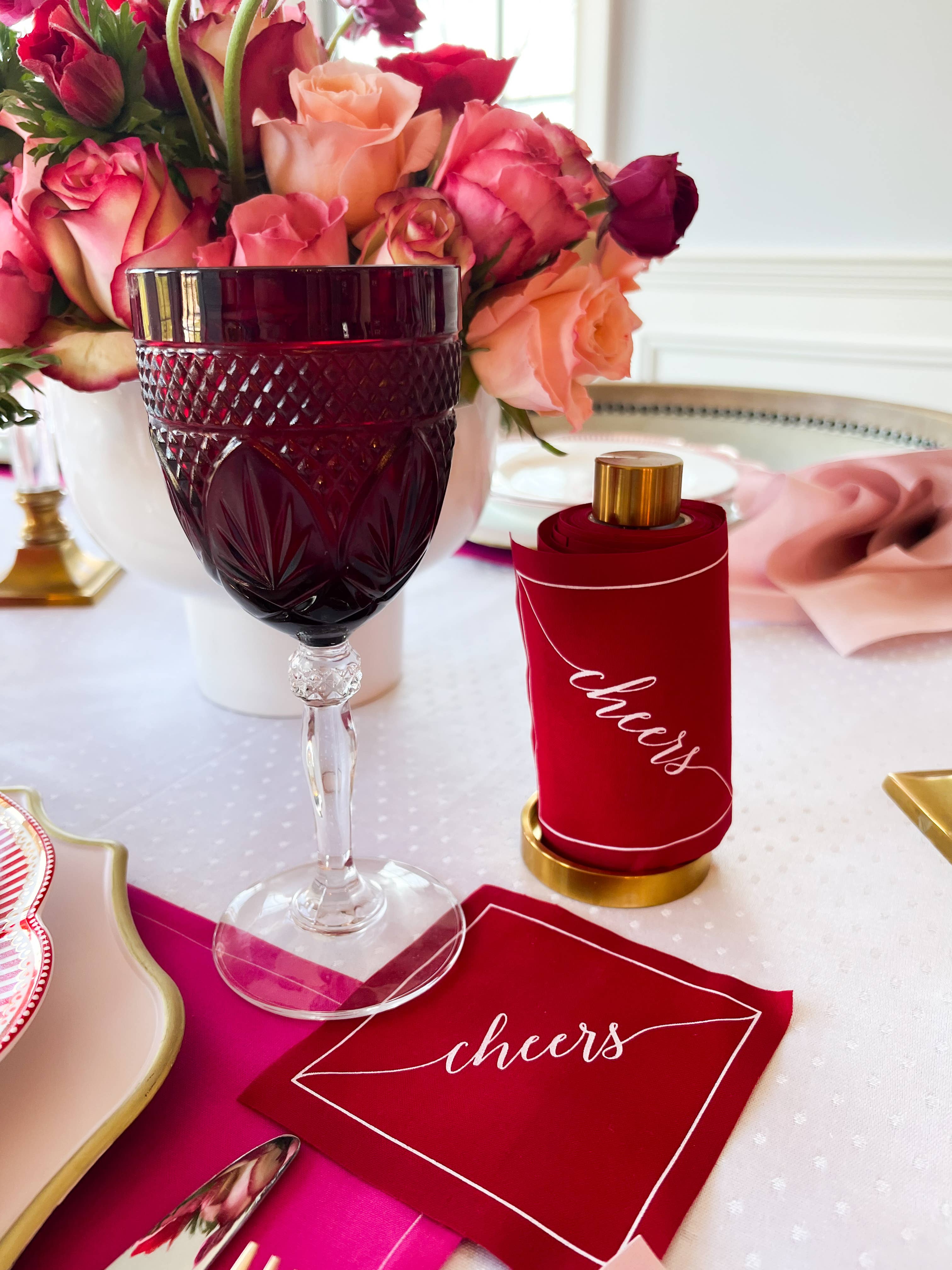 Toasting With Tara - Wholesale Wegwerpservet - Katoenen Cocktailservet Rol: The Red Carpet - Wit "Cheers"4