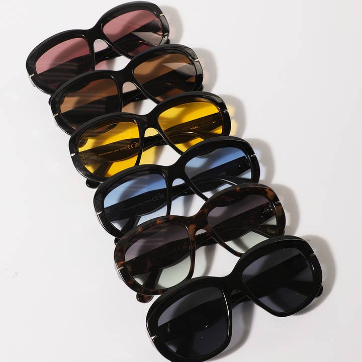 ASSORTED COLOR Women's Retro Round Frame Sunglasses for wholesale on Faire3