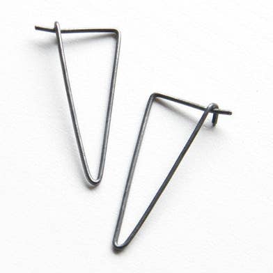 Staple line earrings for wholesale by DeUX Studio AB