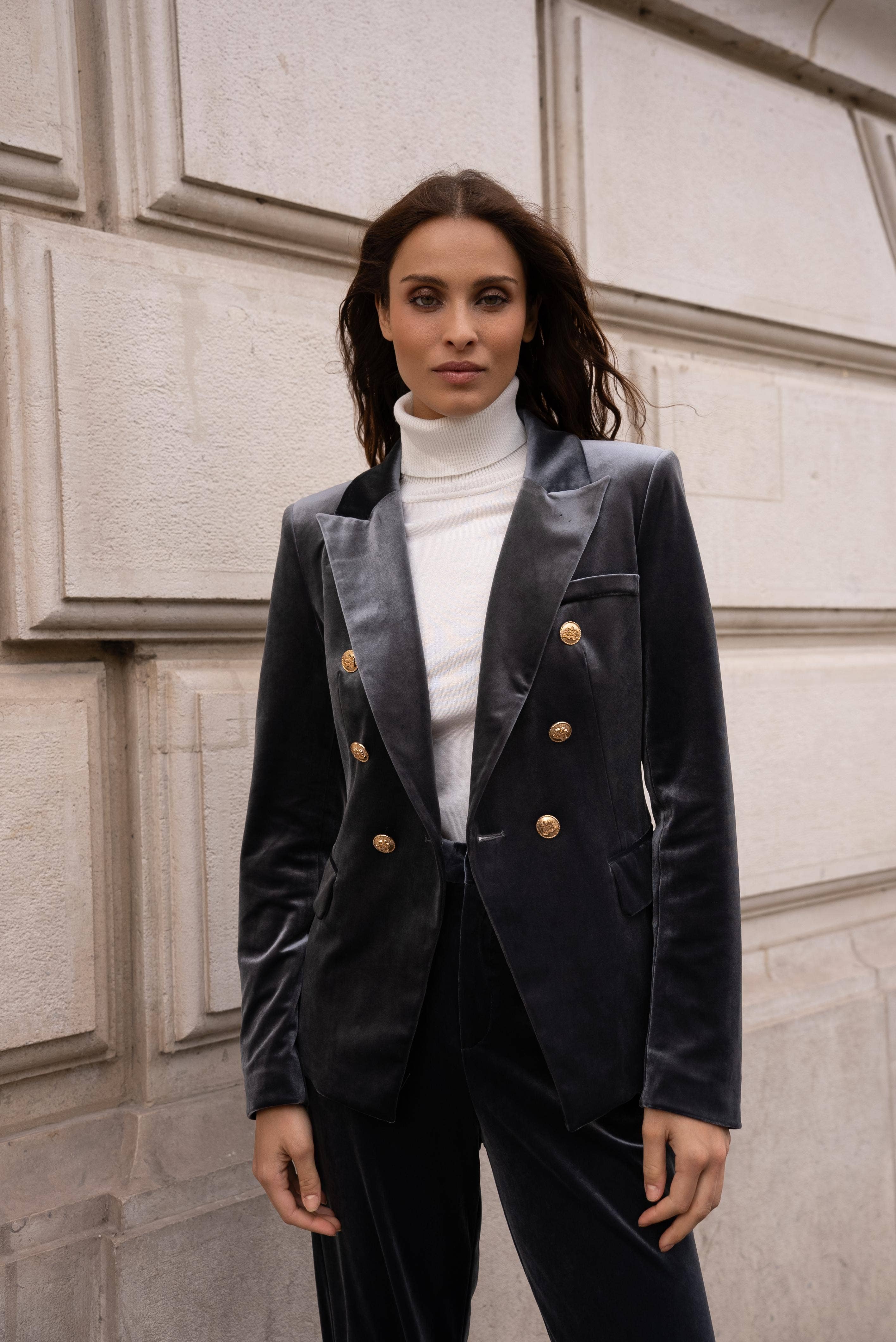 Attentif Paris - Venta al por mayor Chaqueta - Mujer - Chaqueta de terciopelo entallada con botones dorados dobles42