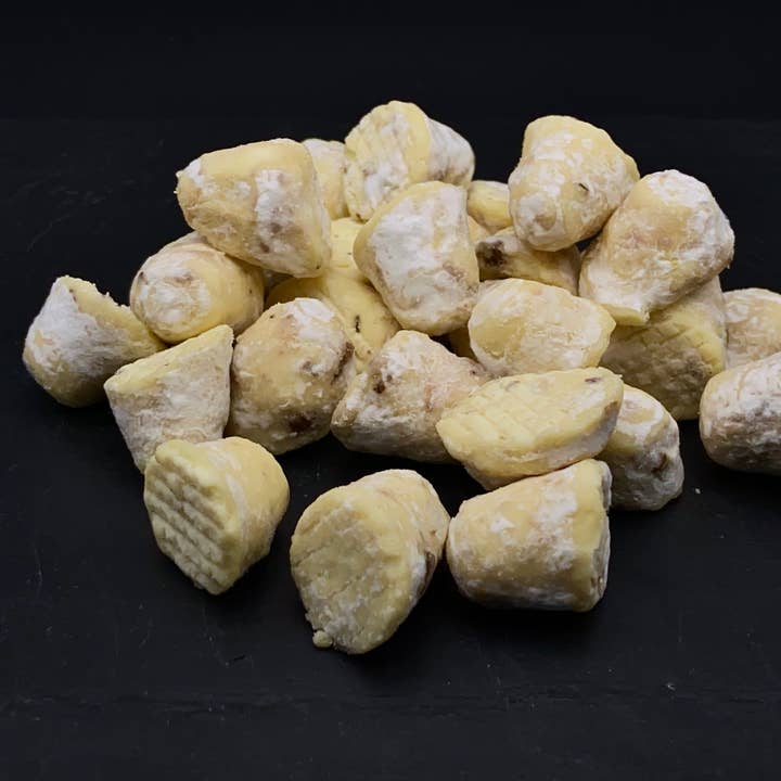 Organic aperitif cheese with walnuts 125g for wholesale by La Boutique Du Fromage (GAEC de Clavelle)