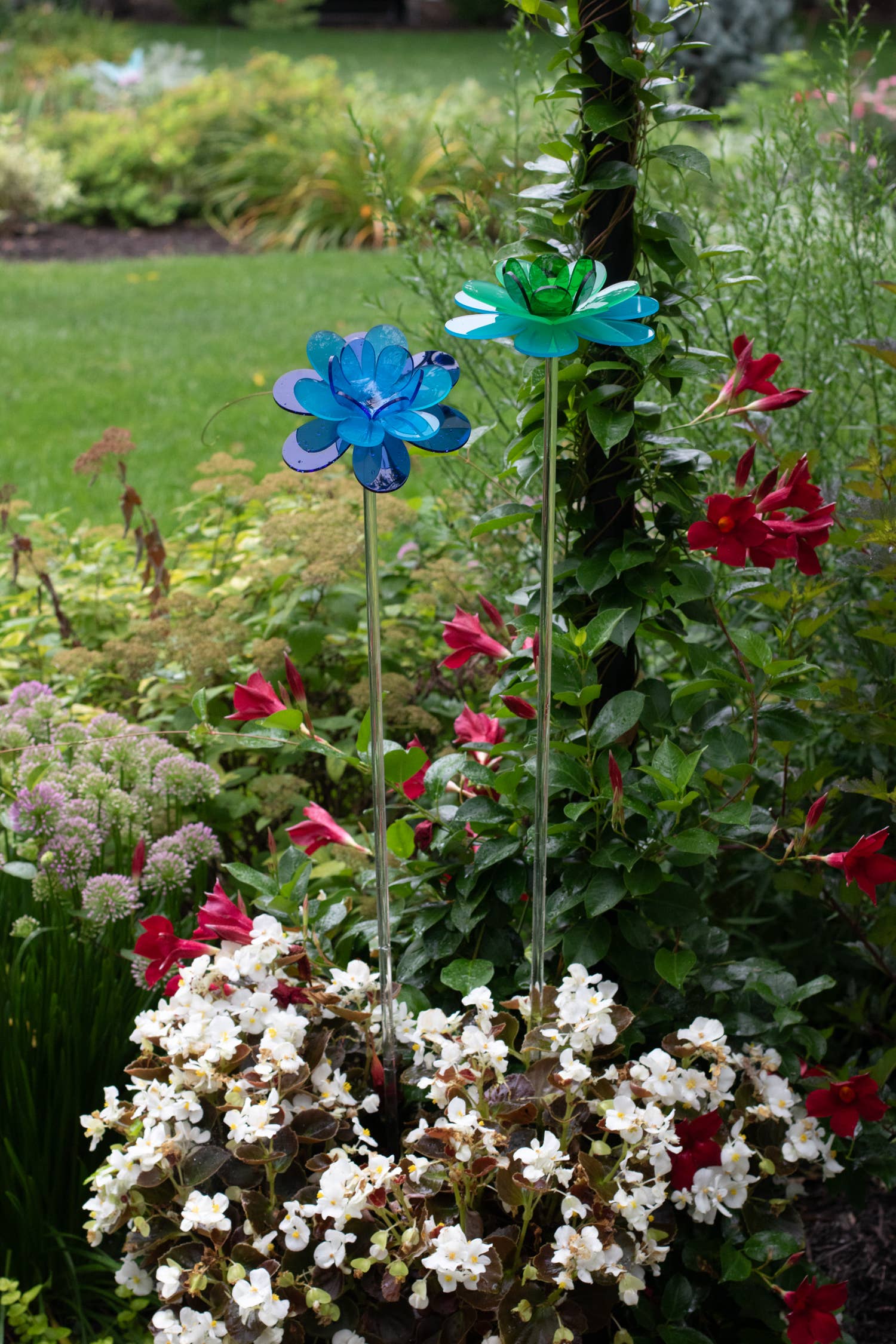 The Colored Petal – wholesale Garden/lawn stake – Blue aqua garden stake | Diamond lotus flower decor handmade4