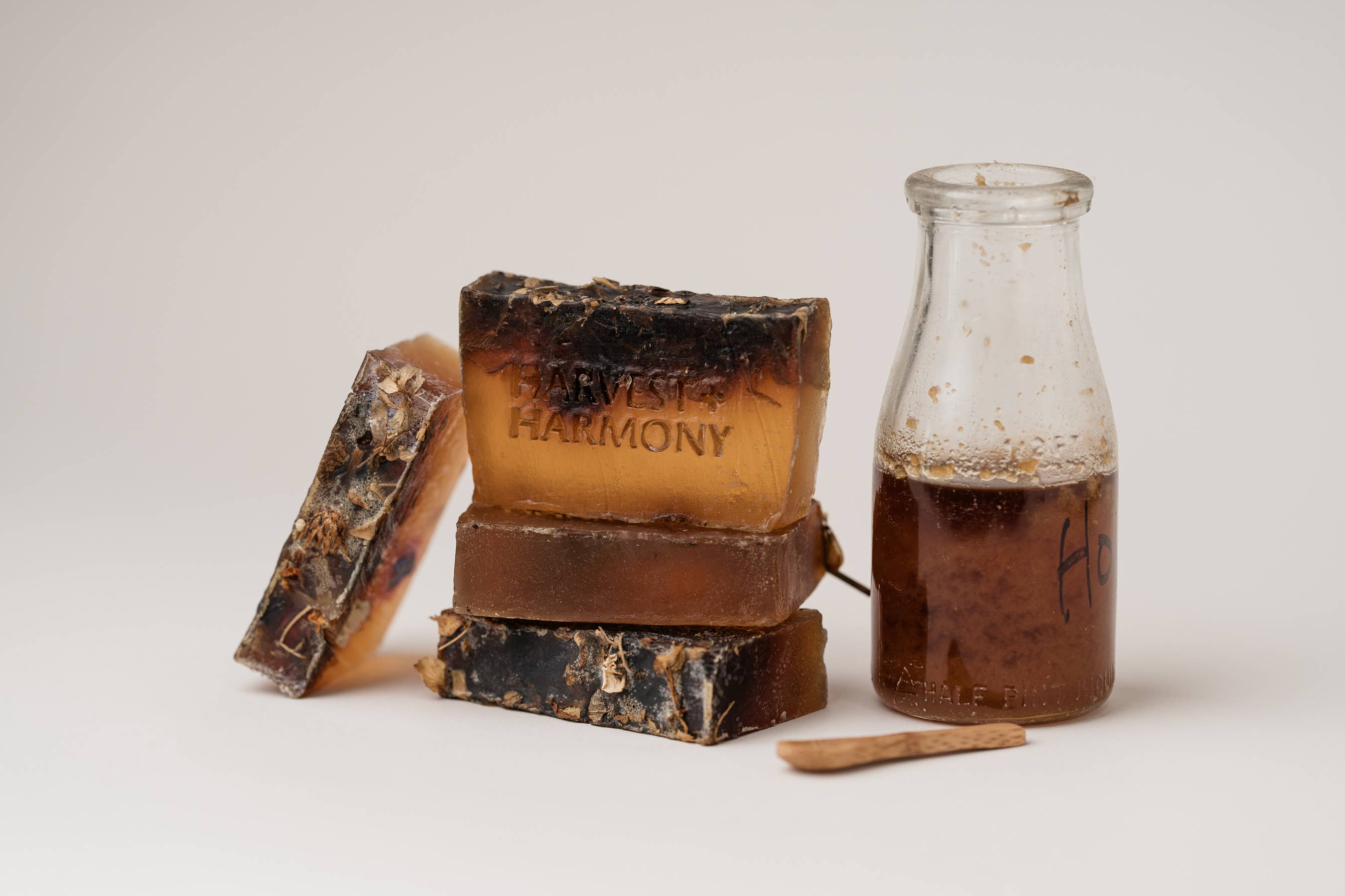 Harvest + Harmony - Wholesale Bar Soap - Harvest + Harmony Honey Soap5