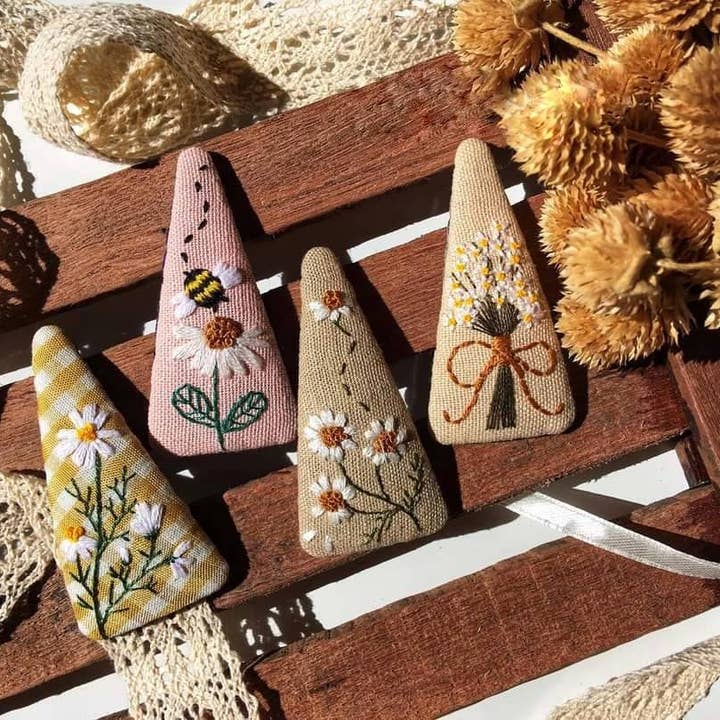 Quince Fables - Wholesale Barrette - Women's - Daisy & Bee Embroidered Hair Barrette, Collection Aria