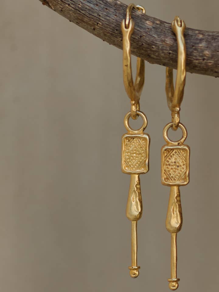 Setareh øreringe - 22k guldbelagt for engroshandel hos Nakila Collective