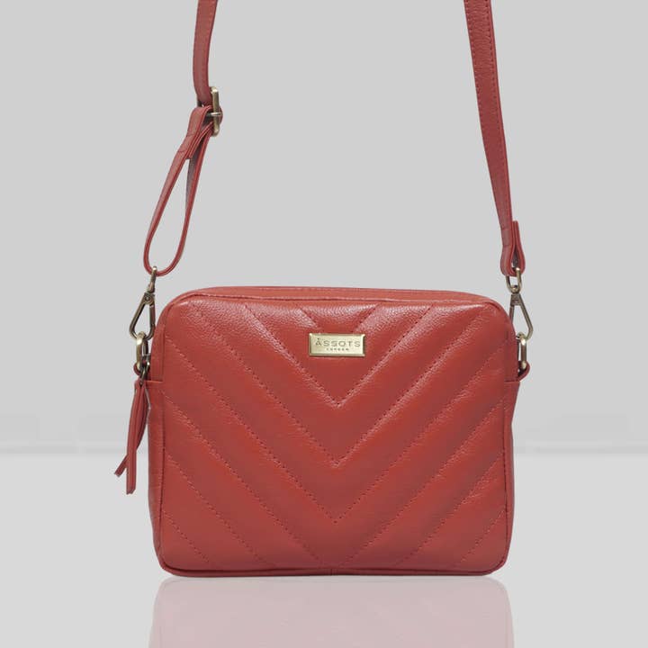 Assots London - Vendita all'ingrosso Borsa a tracolla - Donna - Borsa a tracolla di design in vera pelle morbida trapuntata rossa 'IRIS'
