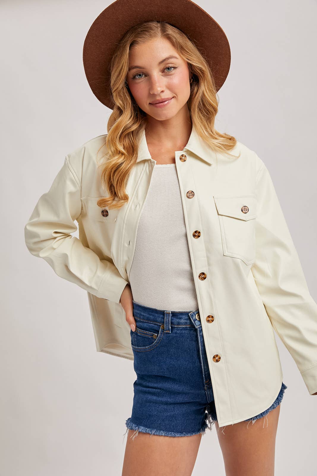 Bluivy - Vendita all'ingrosso Giacca a camicia - Donna - SHACKET IN PELLE VEGANA4