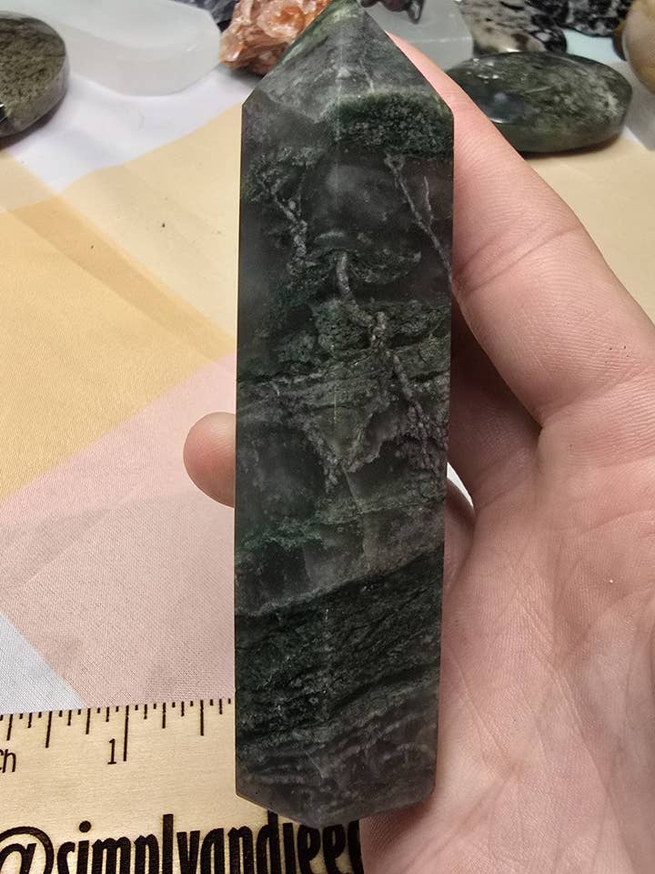 Tour de Cristal de Jade Africain pour la vente par Eclectic Wallflower Boutique