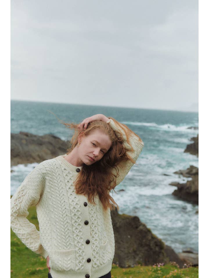 Aran Woollen Mills - Wholesale Cardigan – Women’s - Achill Island Ladies Merino Aran Cardigan - Cream1