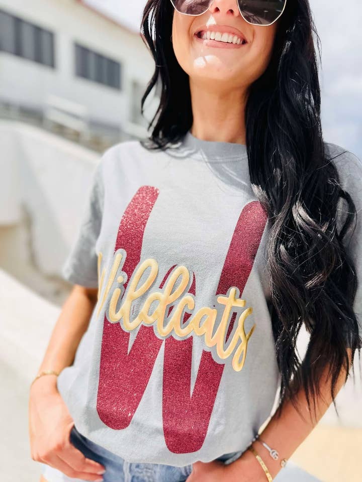 Camiseta Gráfica Personalizada con Doble Fuente y Brillo de Purpurina para venta al por mayor de Dash Forward Wholesale