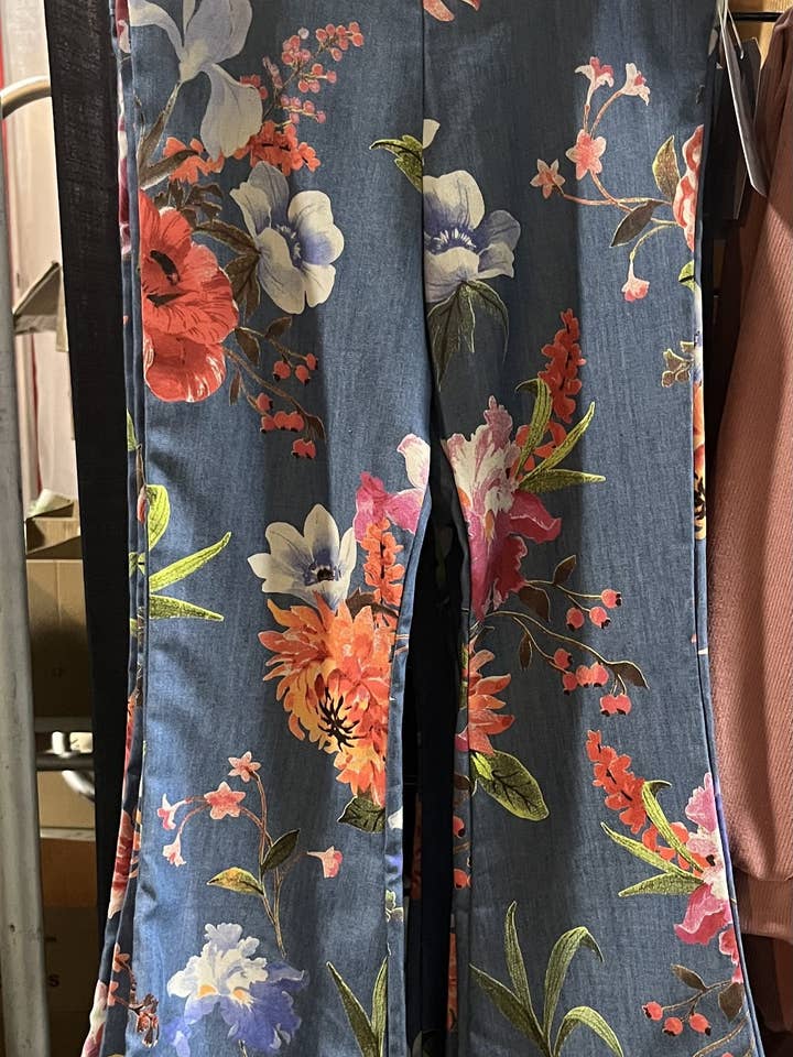 Axle for wholesale by The Evelyn Company