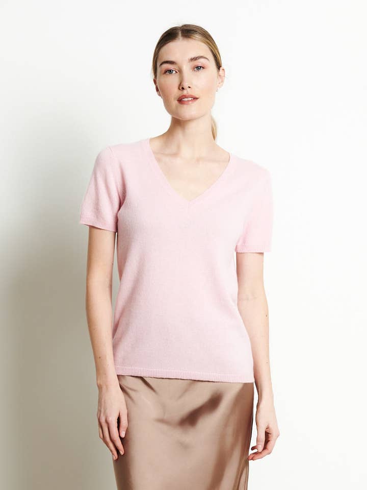 Tshirt col V en cachemire LILLY 14 pour la vente par STUDIO CASHMERE8