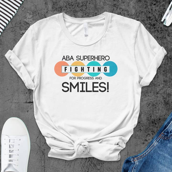 ABA-superhjälte-t-shirt, kämpar för framsteg och leenden, beteendeanalytikertröja, autismstödsarbetargåva, avslappnad unisex-lärarskjorta för wholesale av FreakyTeeFactory