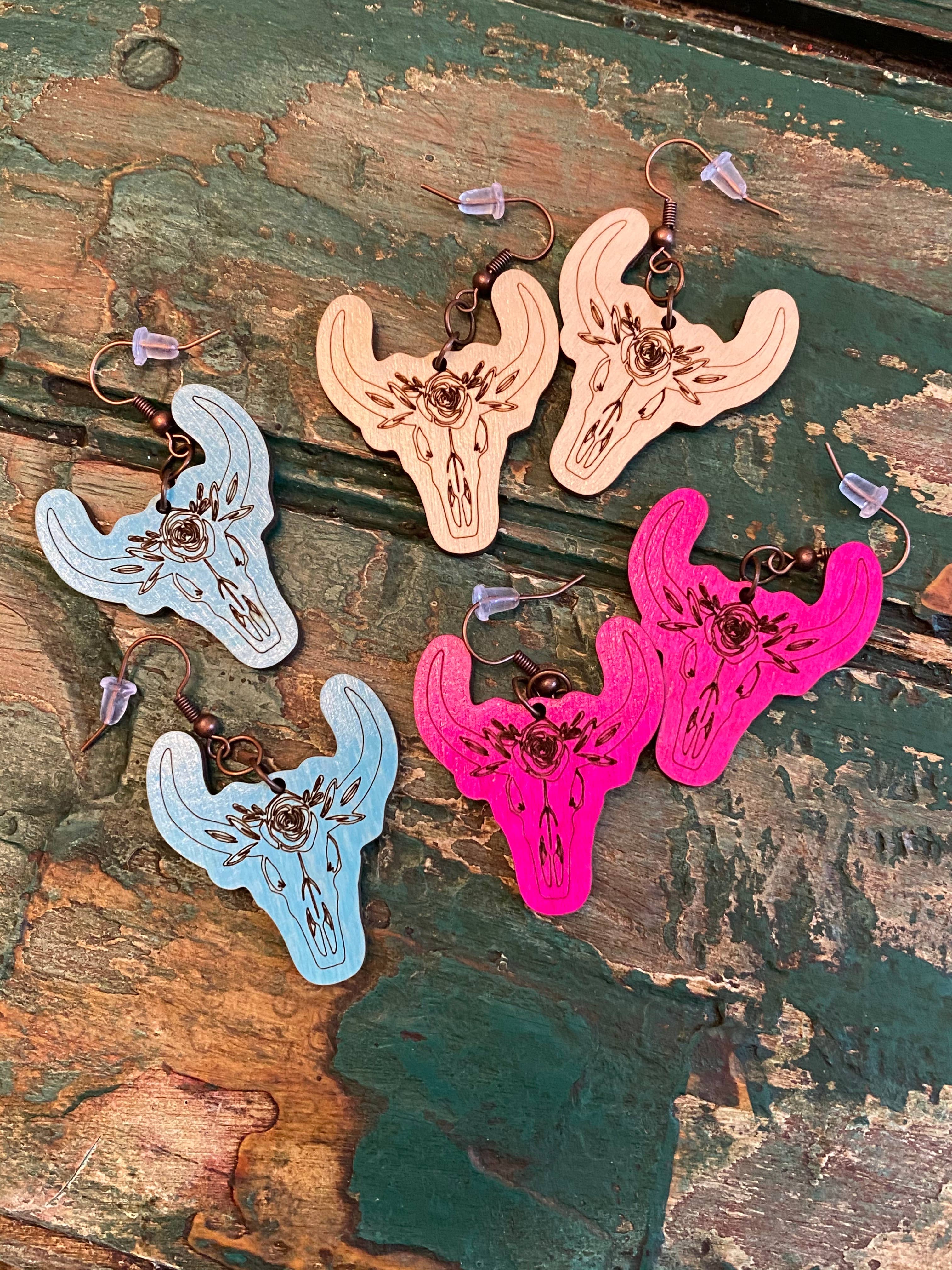 Suchfungoods - Vente Boucles d'oreilles pendantes - Pendentif tête de mort de taureau rose du désert0