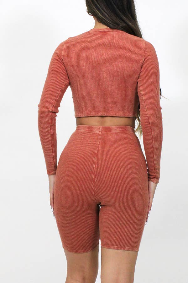 Junie - Wholesale Loungeset - Dames - MINERAL WASHED SHIRT MET LANGE MOUWEN EN BIKER SHORT SET MXST100074