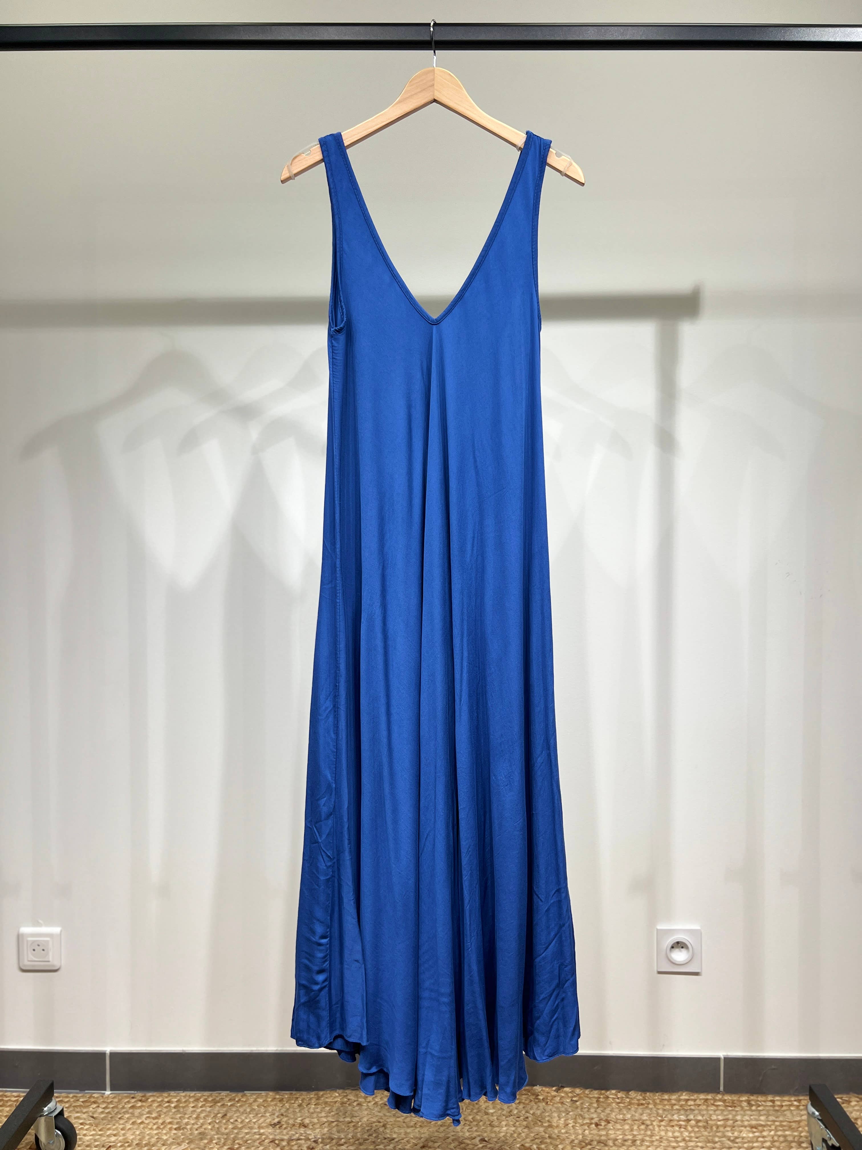 L'Emotion – Großhandel Kleid – Damen – Maxikleid mit V-Ausschnitt und breiten Trägern0