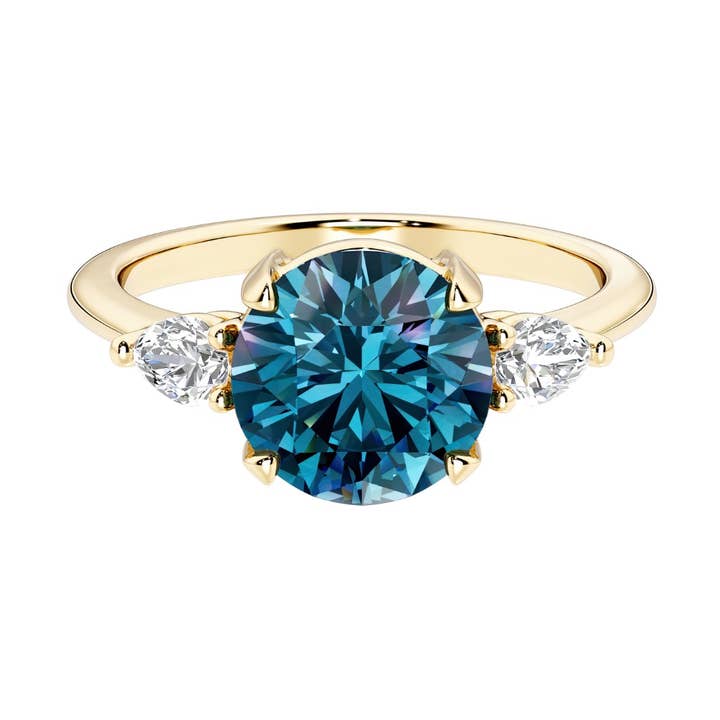 Bague trois pierres en or 14K avec alexandrite de 2,50 carats et diamant poire. pour la vente par DV Custom Jewelry USA