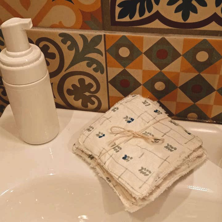 Set of 6 Blue Flower Wipes for wholesale by Marie-Ficelle