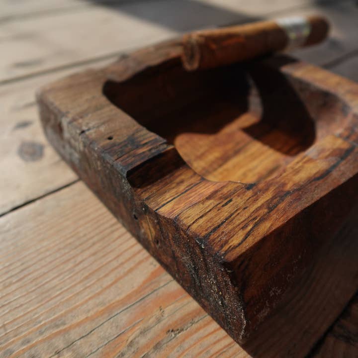 Cendrier à cigares en érable spalté de l'Indiana pour la vente par The Gant Collective