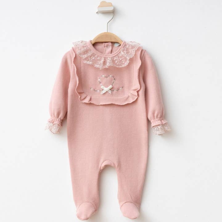 Salopette bébé fille avec broderie cœur et guipure pour la vente par Cheeky Nomads