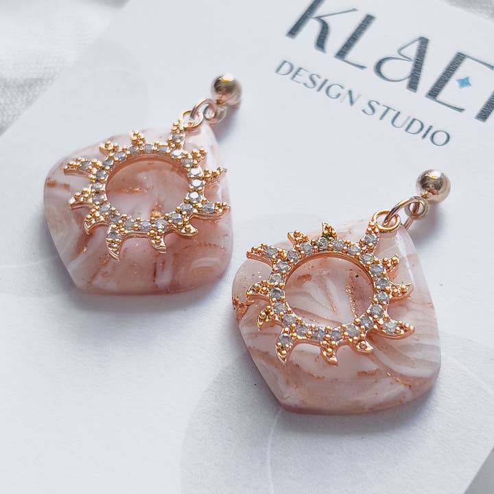 Bridal ✦ Boucles d'oreilles marbrées or rose avec zircone soleil pour la vente par KLAEI DESIGN STUDIO