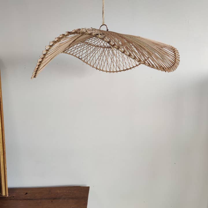 Office Objets - Wholesale Chandelier/Hanging Light - Rattan pendant or light fixture in the shape of a wavy circular tray with latticework D:75144