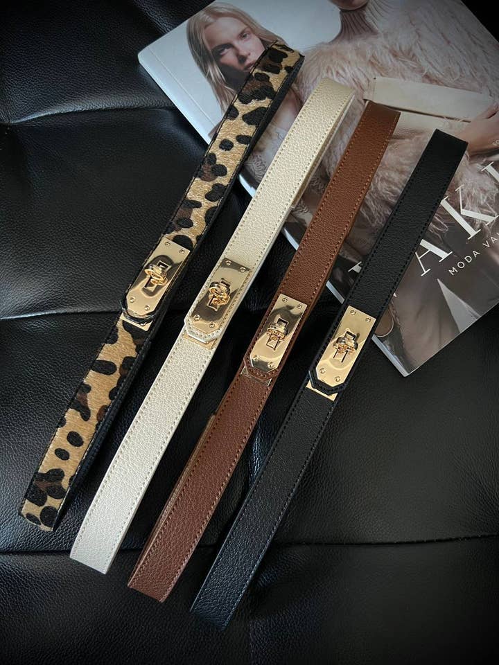 Faux læderbælte til kvinder - Tyndt bælte med gulddetaljer for engroshandel hos Design company-Fatma Balkir