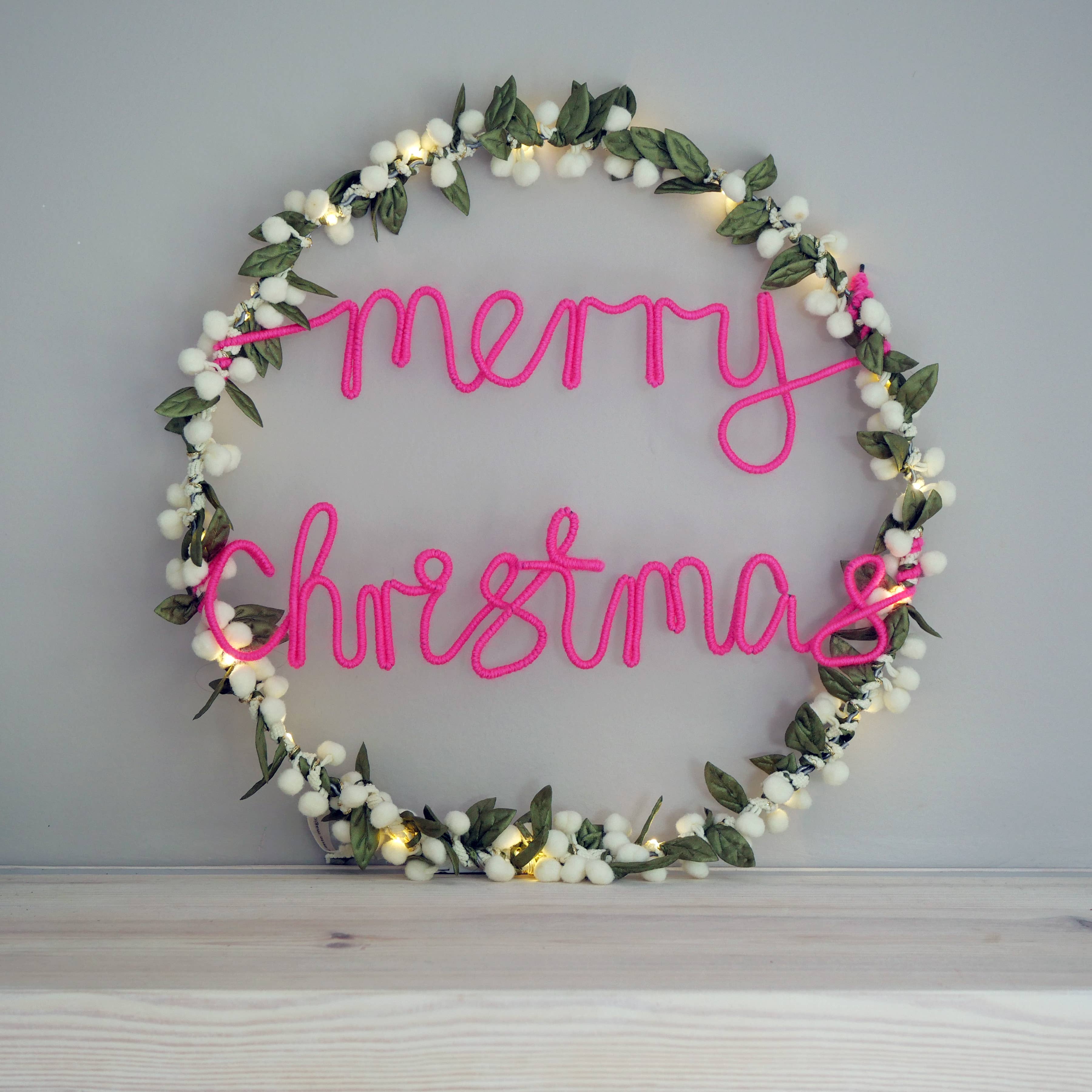 Melanie Porter - Wholesale Wreath - Merry Christmas Light Up Wreath - Christmas Decoration13
