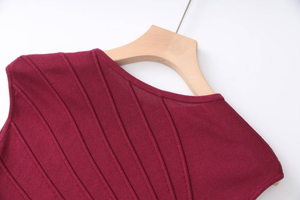 Productseeker - Wholesale Dress - Women's - DR867 Sleeveless Knit Vest Pleated Slim Fit Midi Dress5