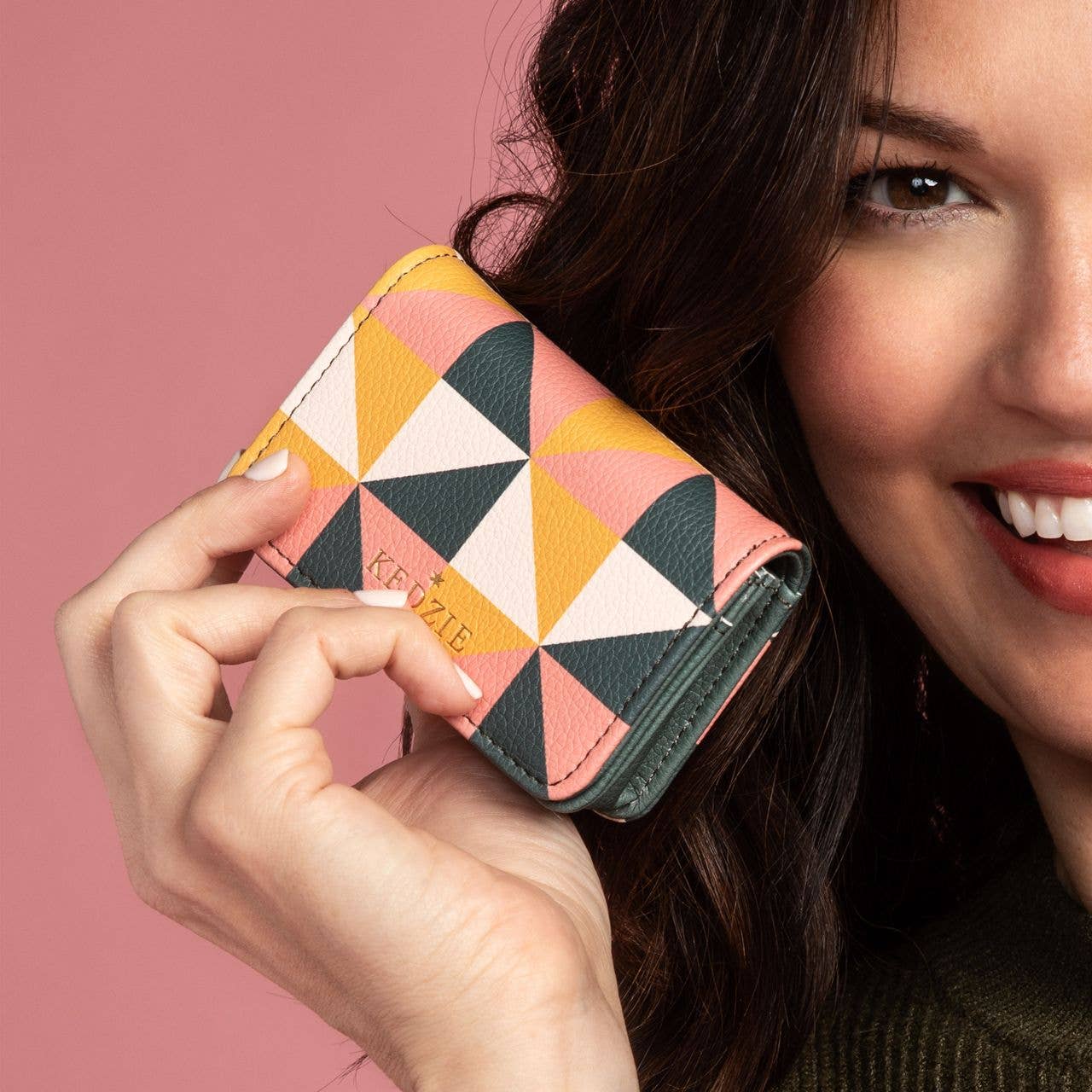 DM Merchandising – Engroshandel Tegnebog - Dame – Kedzie Essentials Kun kontanter og kort tegnebog åben lager25