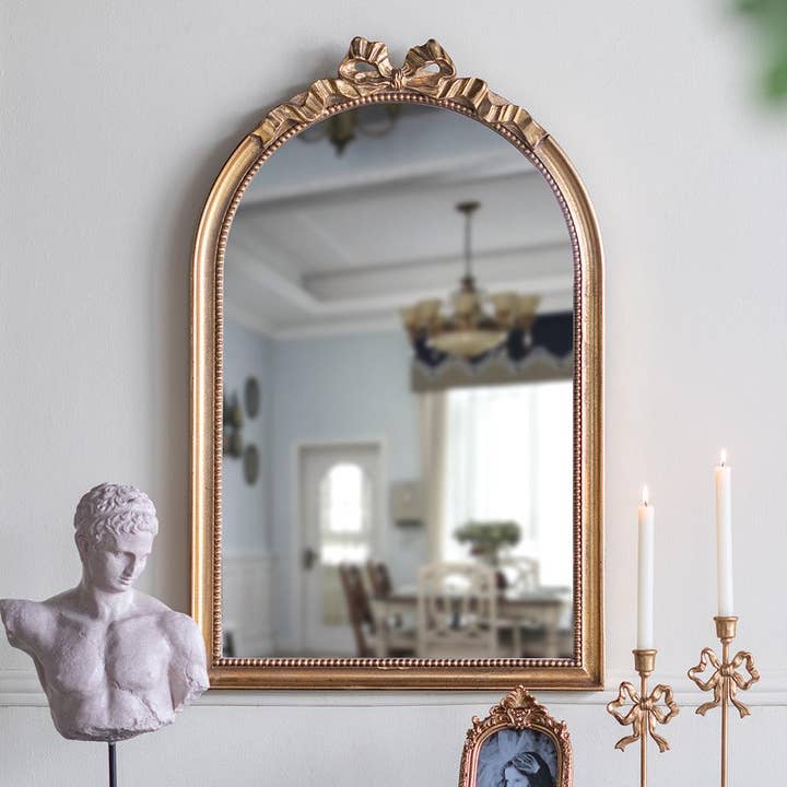 Espelho de Parede Arqueado com Moldura Dourada Ornada 23,5x1,5x37,3" por atacado de A&B Home Group Inc.