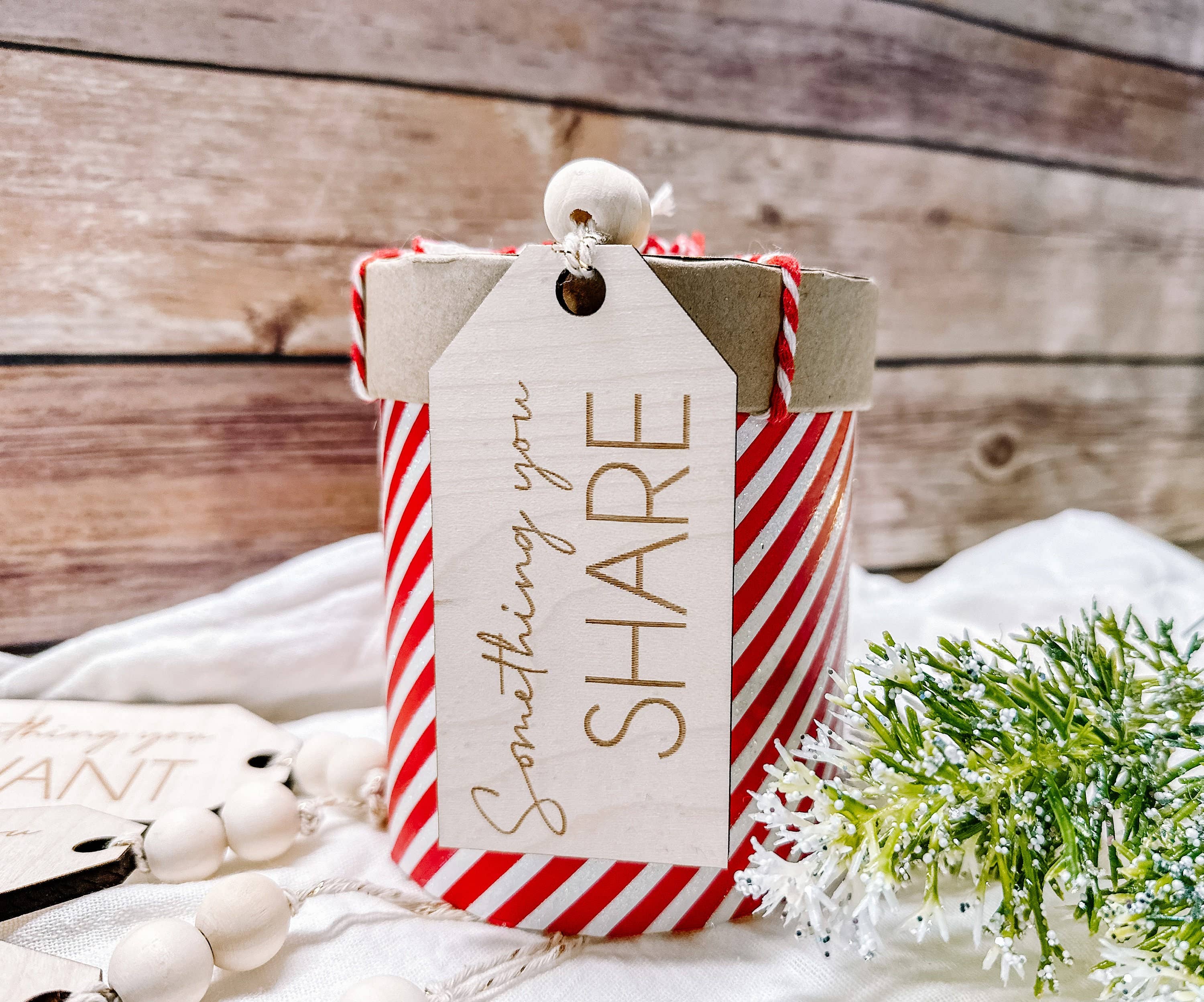 Hudson Valley Makers Co. – Großhandel Geschenkanhänger – Set mit 5 Geschenkanhängern aus Holz — Weihnachten, Lesen, Brauchen, Tragen3