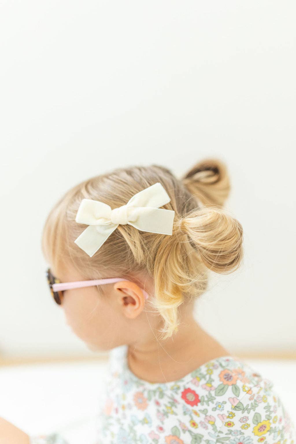 Evie Pearl Handmade LLC - Vendita all'ingrosso Fiocco per capelli - Bambini - Classic Mini crema vellutata3
