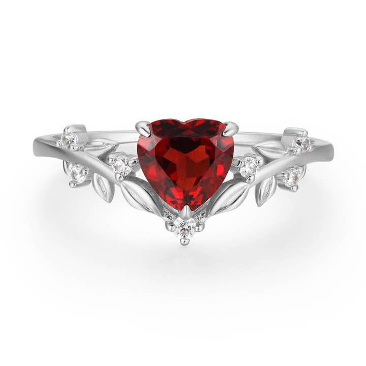 Herzenswunsch Mosambik Roter Granat Ring© für den Großhandel von Azura Jewelry