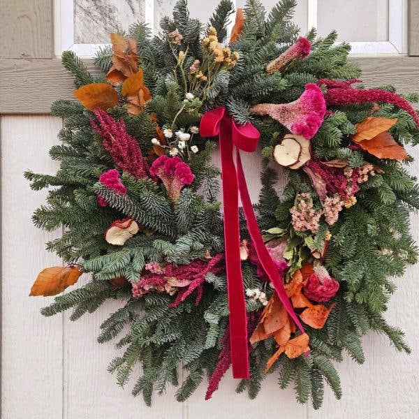 Couronne de Noël fraîche : Bijou de Noël pour la vente par Alissas Flower Farm